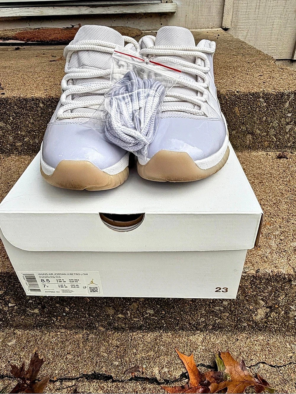 Jordan Air Jordan 11 Retro Low 'Pure Violet' Sneakers White & Purple US 8.5